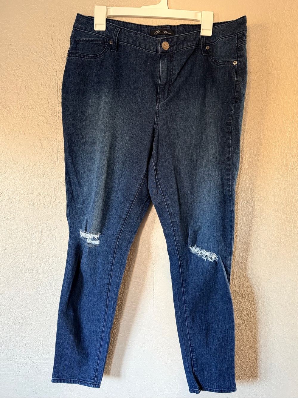 Woman’s Plus Size 16W Distressed Skinny Jeans A3 Denim